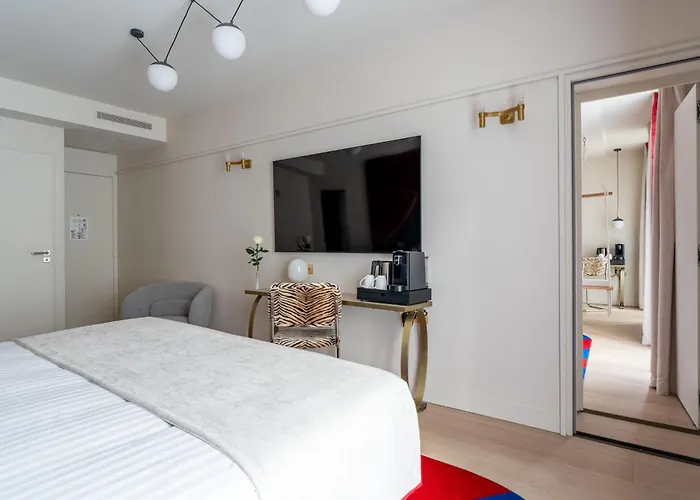 מלון Astra Opera - Astotel 4*